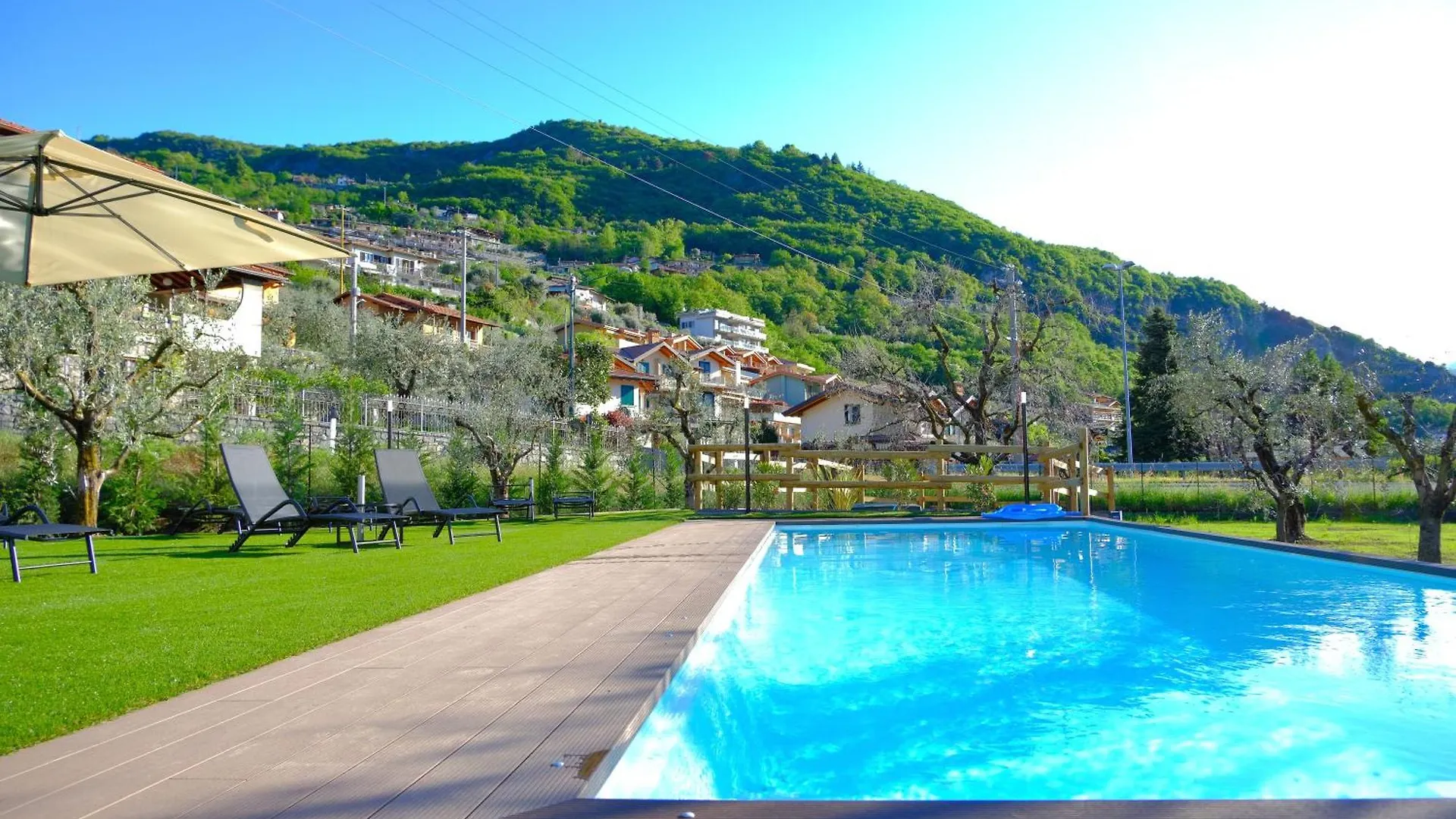 ריבה די סולטו Costa Blu - Pool And Terrace Overlooking The Lake איטליה