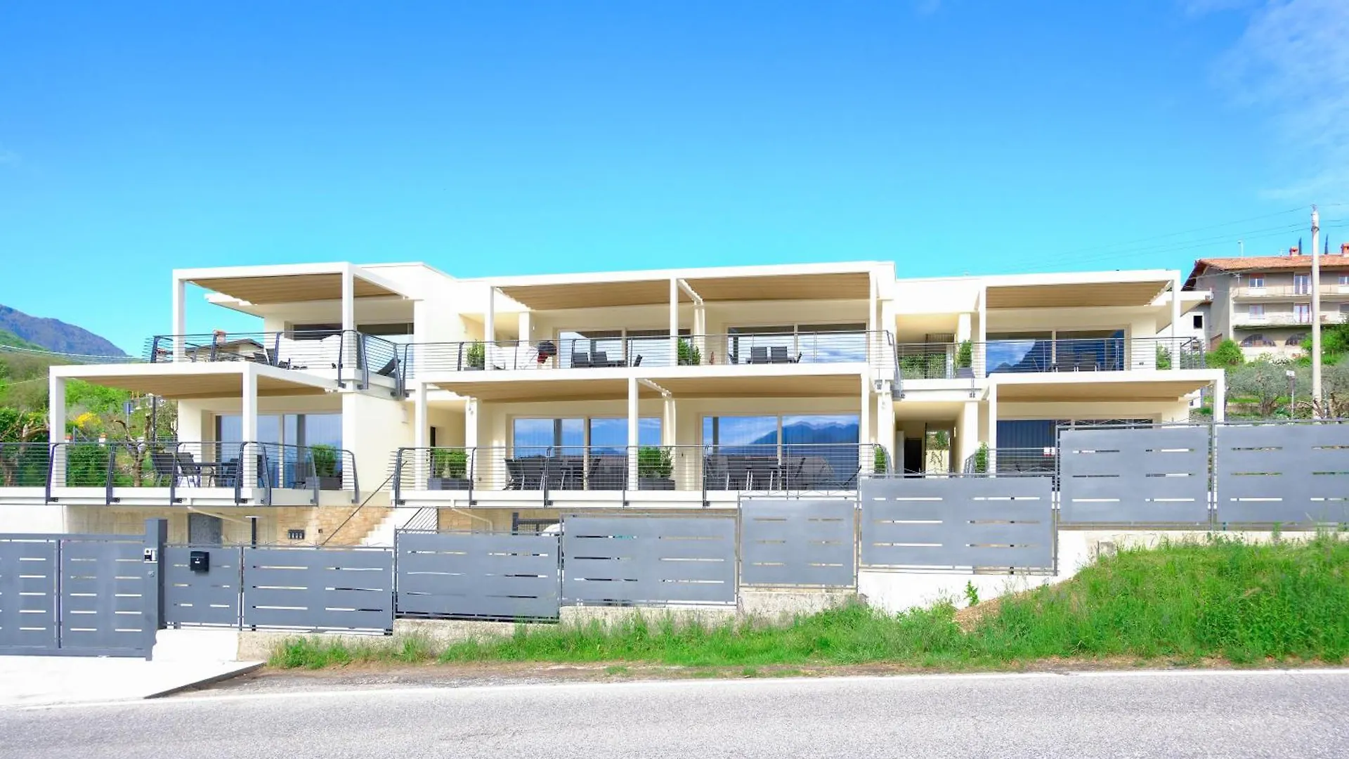 ריבה די סולטו Costa Blu - Pool And Terrace Overlooking The Lake דירה ריבה די סולטו