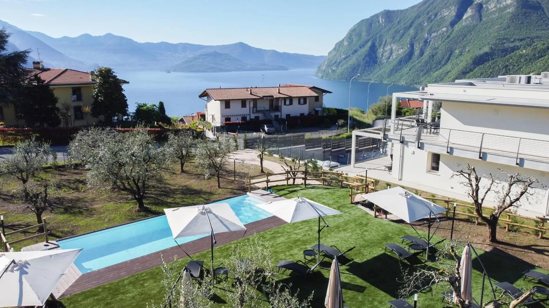 Costa Blu - Pool And Terrace Overlooking The Lake Riva di Solto 0*,